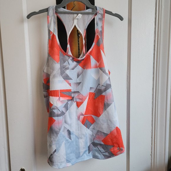 Under Armour Tops - Under Armour Heatgear Twisted Tank